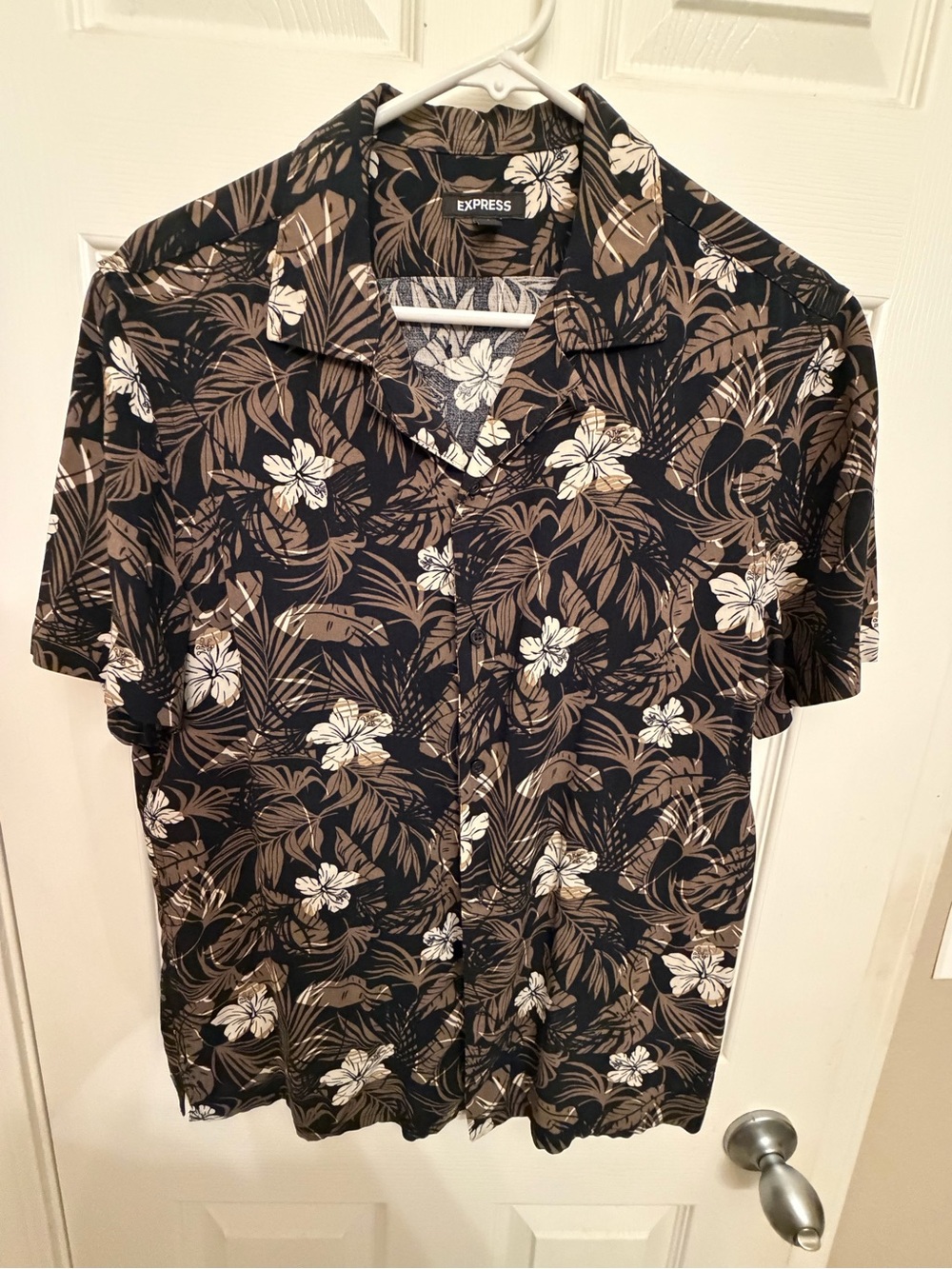 Express Black Short-Sleeve Tropical Floral Button-Up Shirt